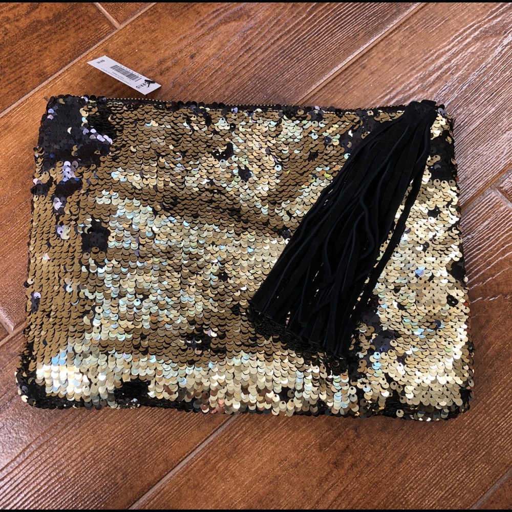 🔥 Gold + Black Sequin Clutch 🔥